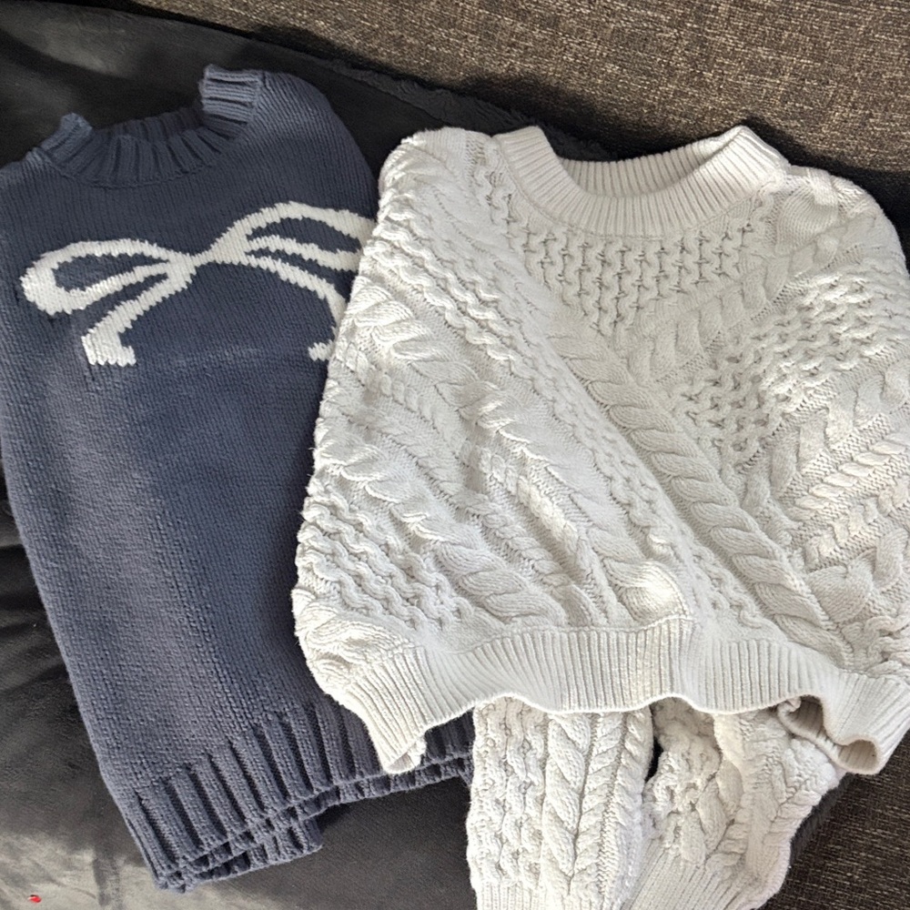 Cozy Cable Knit Sweater - Gray and White the blue is xs and the white is a large